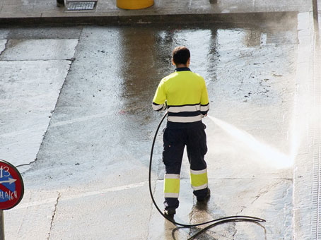Commercial pressure cleaning by experts